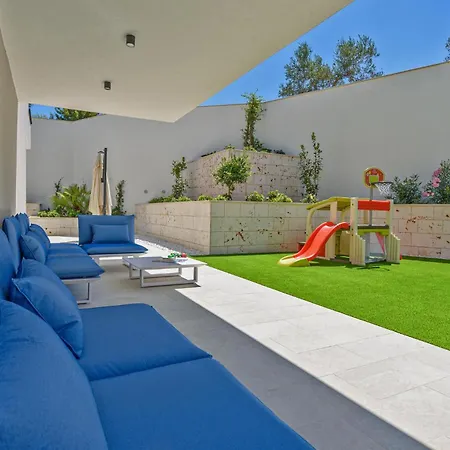 In With Kitchen Marina