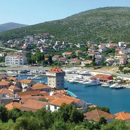 Feriehus In With Kitchen Marina