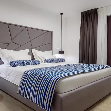 In With Kitchen مارينا