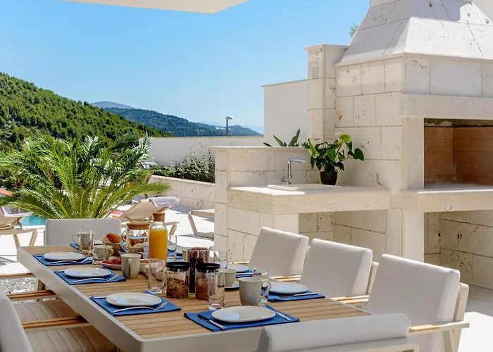 In With Kitchen * Marina