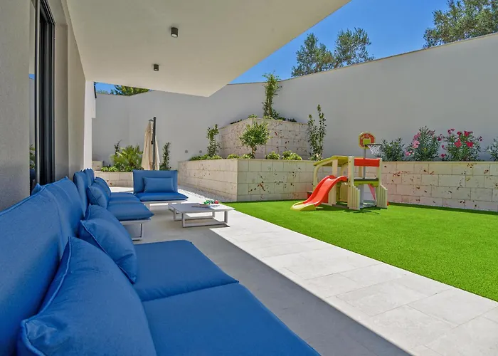 In With Kitchen Marina