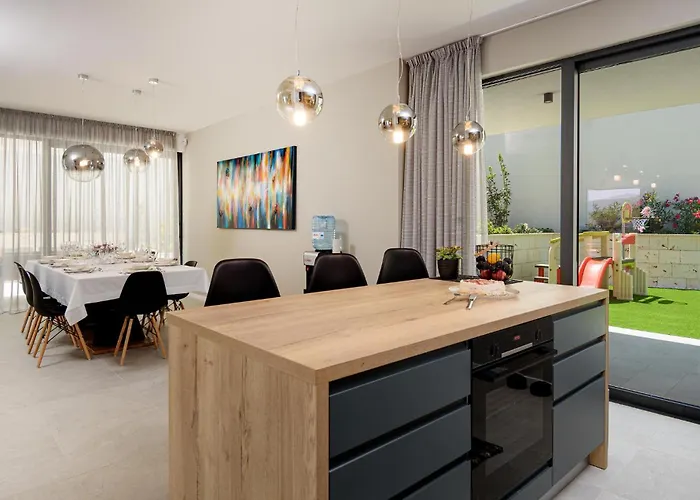 Feriehus In With Kitchen Marina