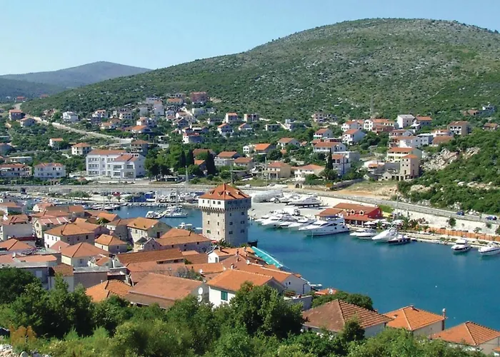 Feriehus In With Kitchen Marina