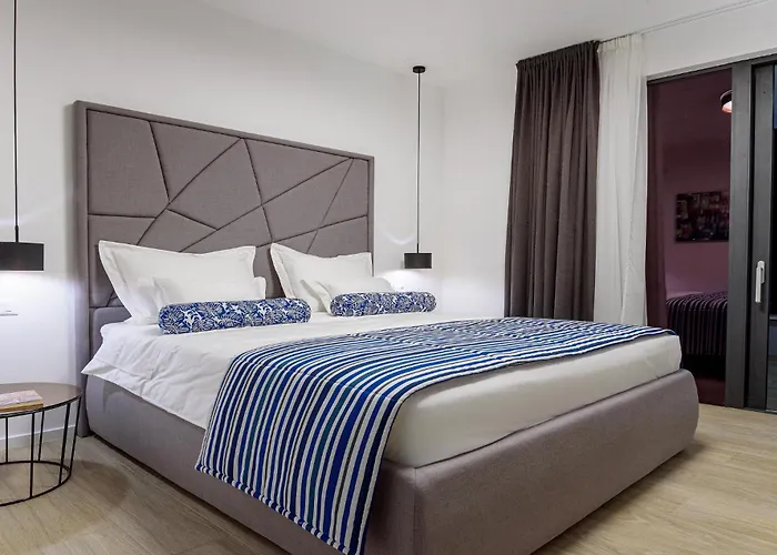 In With Kitchen Marina